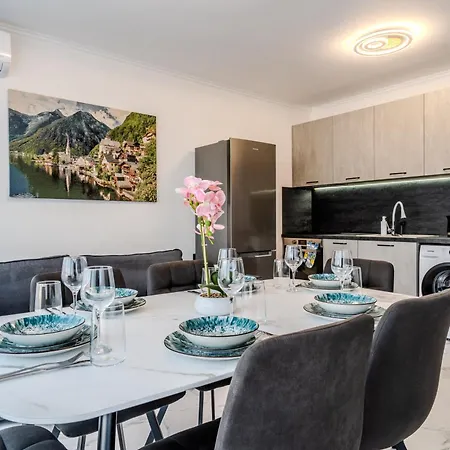 דירה Sea View Luxury Apartments- Forest Retreat Luxury אקהטופול