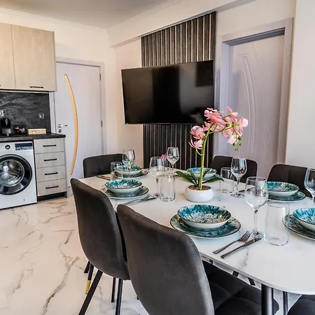 Sea View Luxury Apartments- Forest Retreat Luxury דירה *