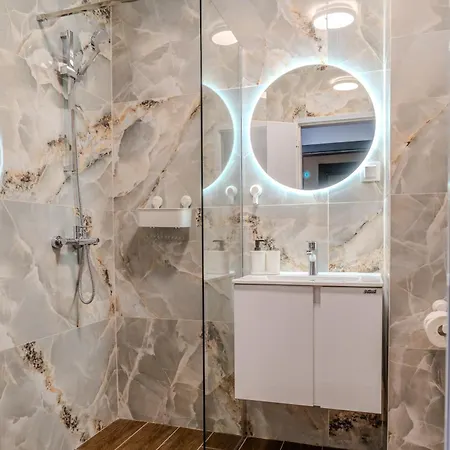 Sea View Luxury Apartments- Forest Retreat Luxury * Ахтопол